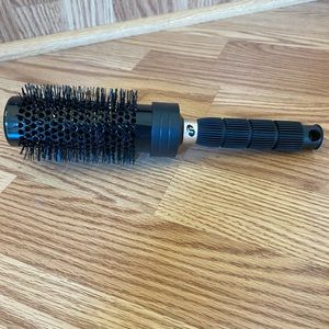 Brand new T3 round brush 2 inch